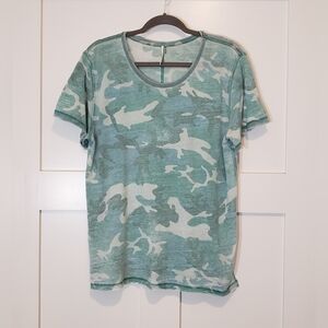 Free People Tourist T Shirt Green Camo Print Short Sleeve Size Medium